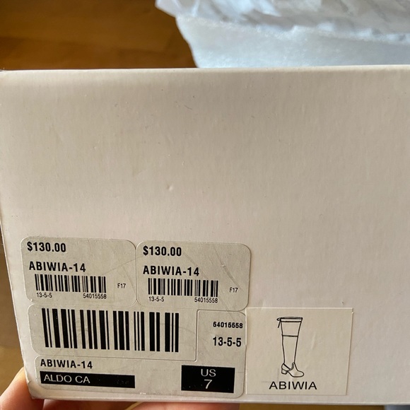 Gorgeous suede over the knee boots. Size 7 - Picture 5 of 5